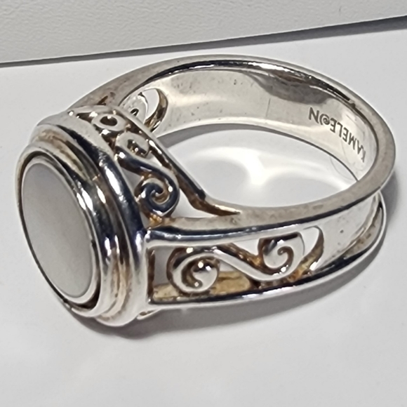 Sterling silver ring with mother of pearl inlay. - Picture 3 of 5